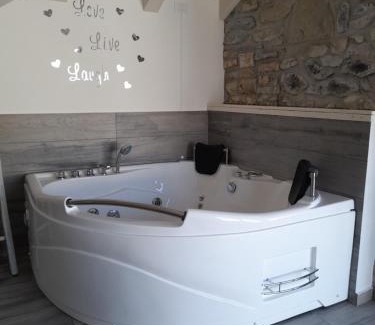 Lezzeno Apartment | White suite - Jacuzzi, Swimming pool & Lake view