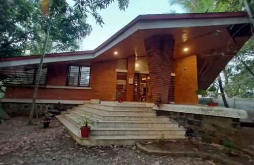 Navi Mumbai House | White Triangle by Joy Suitesnn