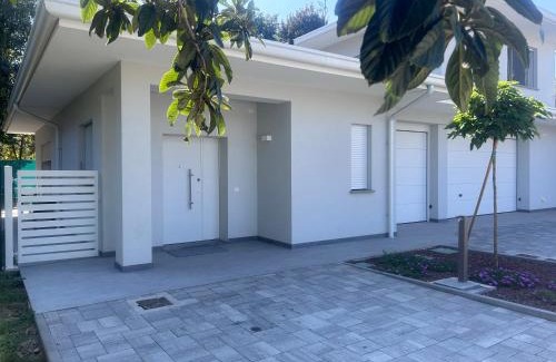 Formigine House | White Villa