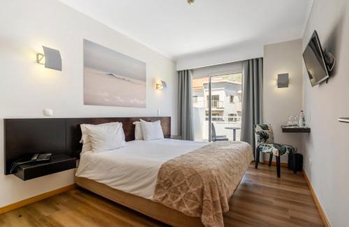 Machico Hotel | White Waters Hotel