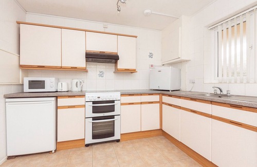 Perranporth Apartment | White Waves, yards from Perranporth beach