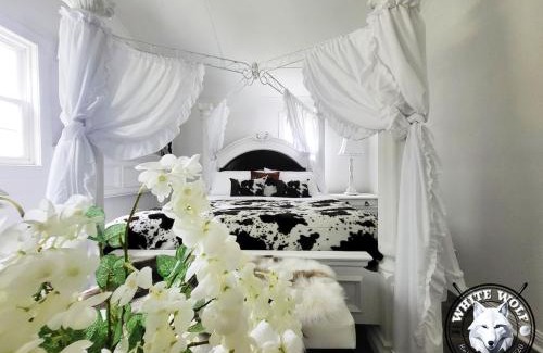 Reidsville House | WHITE WOLF Farmhouse Retreat