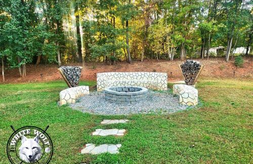 Reidsville House | WHITE WOLF Farmhouse Retreat