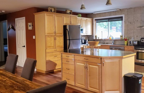 North Algona Wilberforce House | Whitefield Cottage ~ Sky Above, Lake Below!