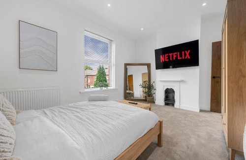 Whitefield House | Whitefield 2BR Retreat, Free Parking & WiFi, Near Manchester