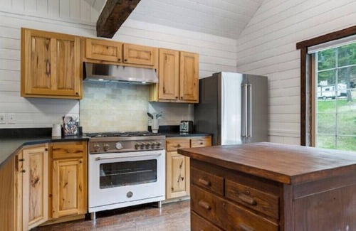 Whitefish Cabin | Whitefish Outpost Cozy Cabin. 3 miles from town!