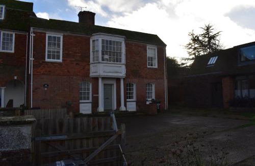 Rye House | Whitefriars, Rye - central location with parking for 3 cars - large family home