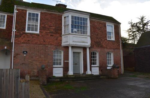 Rye House | Whitefriars, Rye - central location with parking for 3 cars - large family home