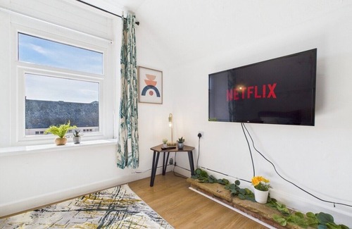 Whitehaven Apartment | Whitehaven Hideaway | Sleeps 2 | Cosy Escape