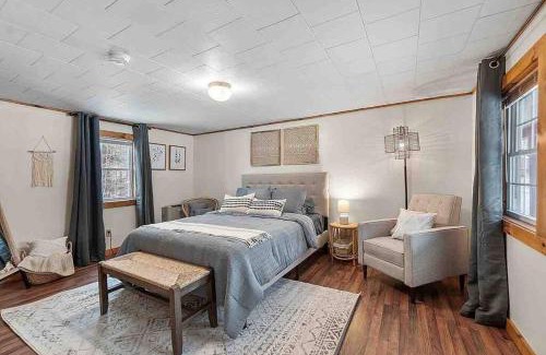 Thornton Apartment | WhiteMountains Ski, Hike & Relax Retreat. 4