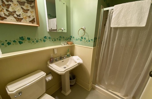 Coon Rapids Bed & Breakfast | Whiterock Conservancy - Garden Room in the Historic Garst Farmhouse