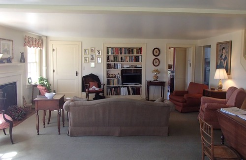 Coon Rapids Bed & Breakfast | Whiterock Conservancy - Garden Room in the Historic Garst Farmhouse