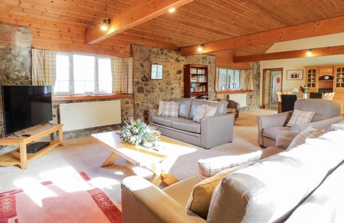 Darvel House | Whiteside Cottage