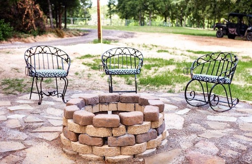 Athens Cabin | WhiteTail Lodge @ Cedar Cove Ranch, 700 acres w 25 acres private lake