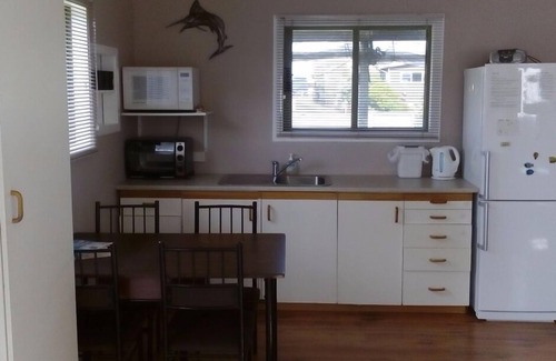 Whitianga House | Whiti Beach Cottage- family and pet friendly