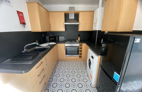 Whitley Bay Apartment | Whitley-5 Bdrm Sleeps 9 Ideal for Contractors