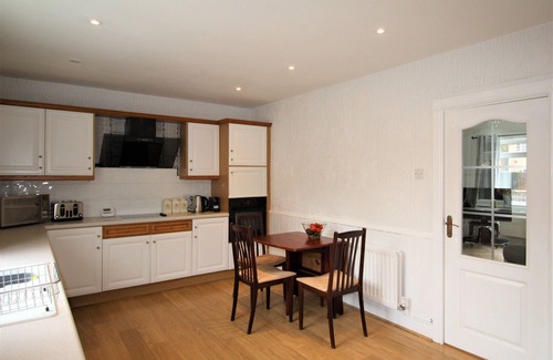 Whitley Bay House | Whitley Bay - Sleeps 6 - Refurbished Throughout