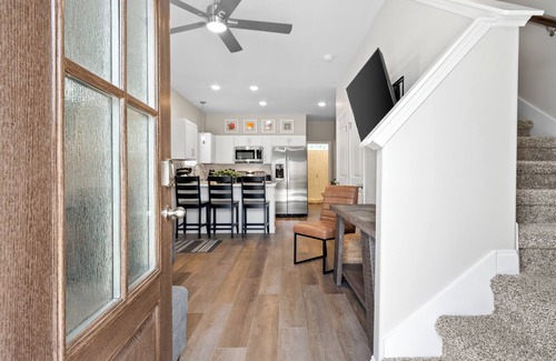 Clarksville House | Whole Home 1012 & 1014 Franklin