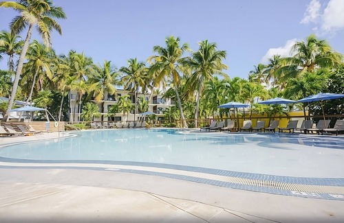 Islamorada Villa | Whole House w/Tropical Atmosphere just Steps from the Beach - Ideal for Groups