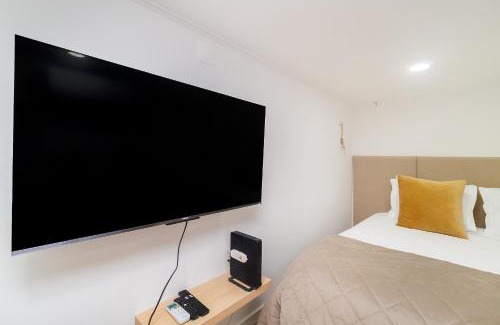 Sao Cristovao e Sao Lourenco Apartment | WHome Quiet Retreat Just Minutes from the Buzz