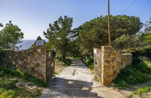 Monserrate House | WHome Wilderness Escape: Secluded Haven for Remote Work