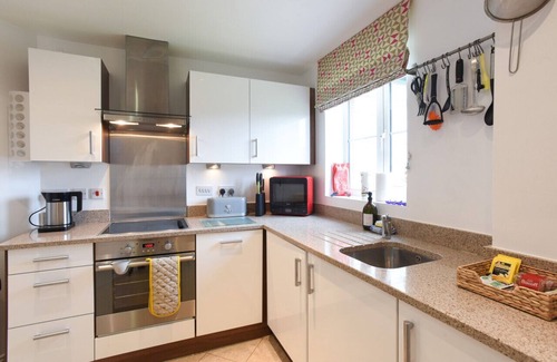 Chichester Apartment | Whyke Haven * Modern Apartment w/Private Parking