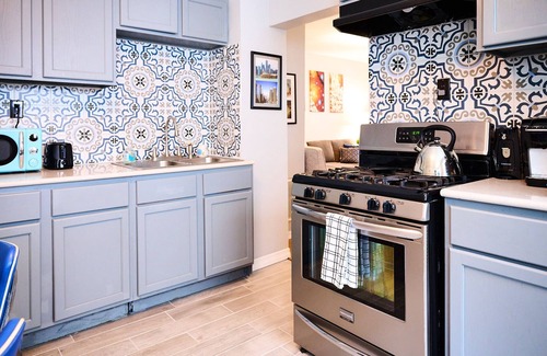 Noble Square Apartment | Wicker Park 2Bdrm Near Downtown & Salt Shed Fall Special 99.00 Sept 29th-Oct 3rd