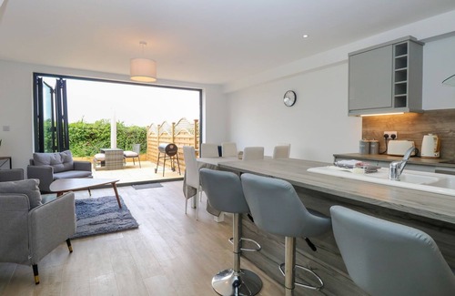 Docking Cottage | WIDDINGTON 2 BERNALEEN COTTAGES, pet friendly in Docking