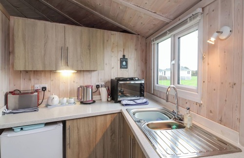Hartland Cottage | WIDEMOUTH BAY, pet friendly, with a garden in Hartland