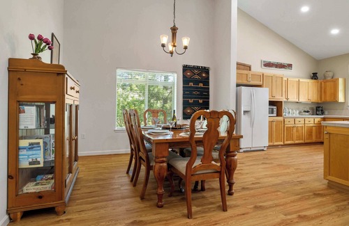 Bend House | Widgi Creek Retreat! Lux Mt Bachelor Stay for 4!