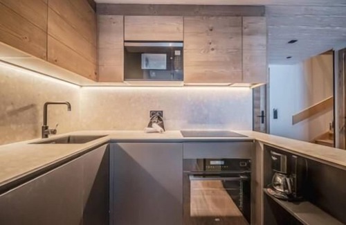 La Rosiere Apartment | Wifi, 100m from ski slopes, 5th floor, view ski slopes, swimming pool, sauna, hammam, balcony, tv