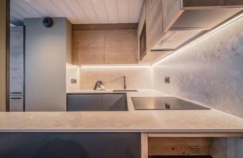 La Rosiere Apartment | Wifi, 100m from ski slopes, 5th floor, view ski slopes, swimming pool, sauna, hammam, balcony, tv