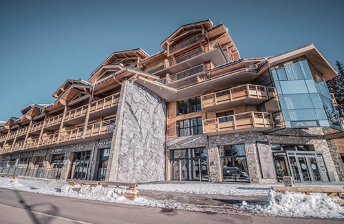 La Rosiere Apartment | Wifi, 100m from ski slopes, 5th floor, view ski slopes, swimming pool, sauna, hammam, balcony, tv