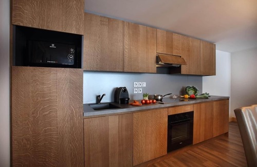 Eclose-Est Apartment | Wifi, 150m from ski slopes, fitness, swimming pool, sauna, hammam, balcony, tv, 97m², Alpe d'Huez