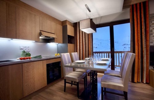 Eclose-Est Apartment | Wifi, 150m from ski slopes, fitness, swimming pool, sauna, hammam, balcony, tv, 97m², Alpe d'Huez