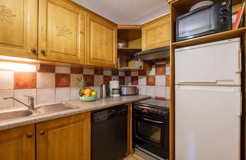 Lanslevillard Apartment | Wifi, 200m from ski slopes, fitness, sauna, balcony, parking, tv, ski locker, 98m², Val Cenis
