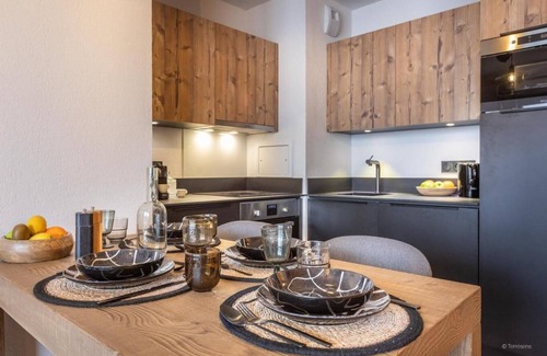 Montalbert Apartment | Wifi, 300m from ski slopes, swimming pool, sauna, hammam, terrace, balcony, parking, ski locker