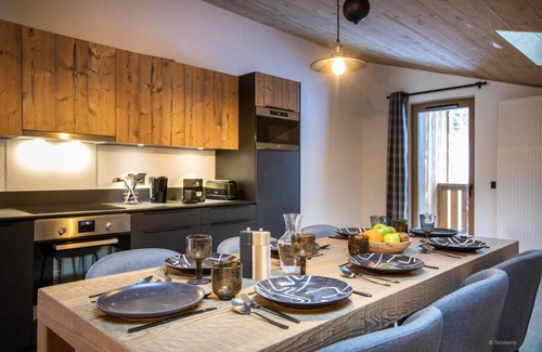 Montalbert Apartment | Wifi, 300m from ski slopes, view mountain, swimming pool, sauna, hammam, balcony, parking