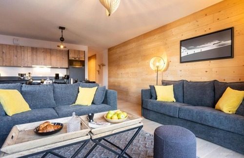 Montalbert Apartment | Wifi, 300m from ski slopes, view mountain, swimming pool, sauna, hammam, balcony, parking