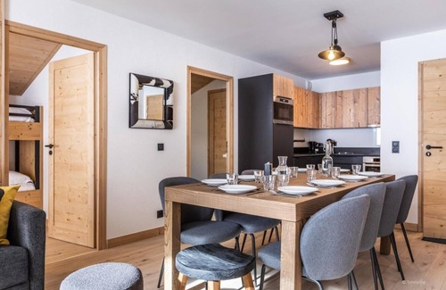 Montalbert Apartment | Wifi, 300m from ski slopes, view mountain, swimming pool, sauna, hammam, balcony, parking