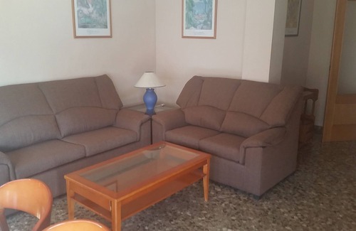 Benicalap Apartment | WiFi, 4 Bedrooms, Parking, Elevator. Ideal for families and friends.