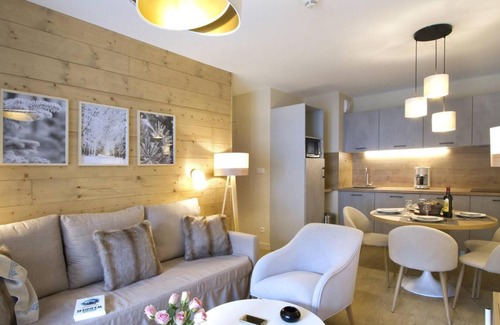Eclose-Est Apartment | Wifi, 50m from ski slopes, fitness, sauna, hammam, balcony, parking, tv, ski locker, 31m²
