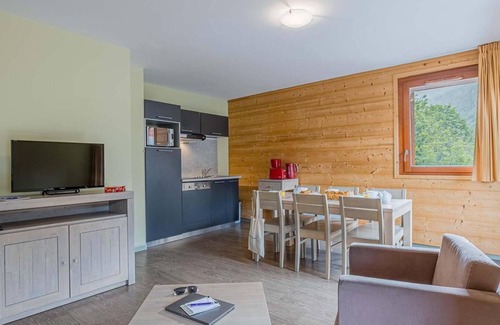 Vaujany Apartment | Wifi, 50m from ski lifts, fitness, swimming pool, sauna, hammam, balcony, parking, tv, 30-40m²