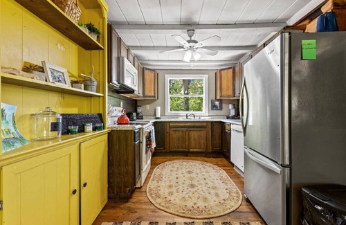 Campton Apartment | WiFi - Pet Friendly - Secluded | Knotty By Nature