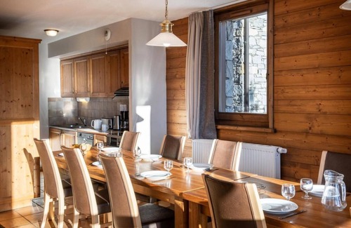 Les Eucherts Apartment | Wifi, ski-in/ski-out & foot of the slopes, swimming pool, sauna, hammam, balcony, fireplace or stove