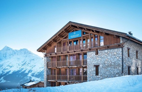 Les Eucherts Apartment | Wifi, ski-in/ski-out & foot of the slopes, swimming pool, sauna, hammam, balcony, fireplace or stove