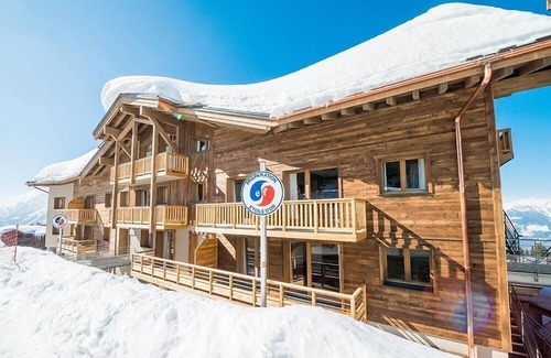 La Rosiere Apartment | Wifi, ski-in/ski-out & foot of the slopes, 4th floor, view ski slopes, swimming pool, sauna, hammam