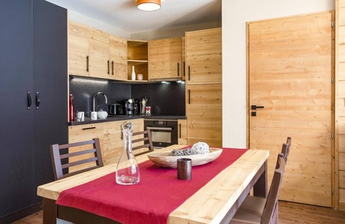 Les Boisses Apartment | Wifi, ski-in/ski-out & foot of the slopes, fitness, swimming pool, balcony, tv, ski locker, 50-58m²