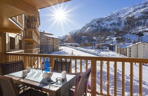 Les Boisses Apartment | Wifi, ski-in/ski-out & foot of the slopes, fitness, swimming pool, balcony, tv, ski locker, 57-58m²