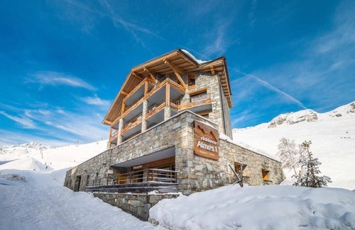 Les Almes Apartment | Wifi, ski-in/ski-out & foot of the slopes, 2nd floor, terrace, tv, ski locker, 59m², Tignes